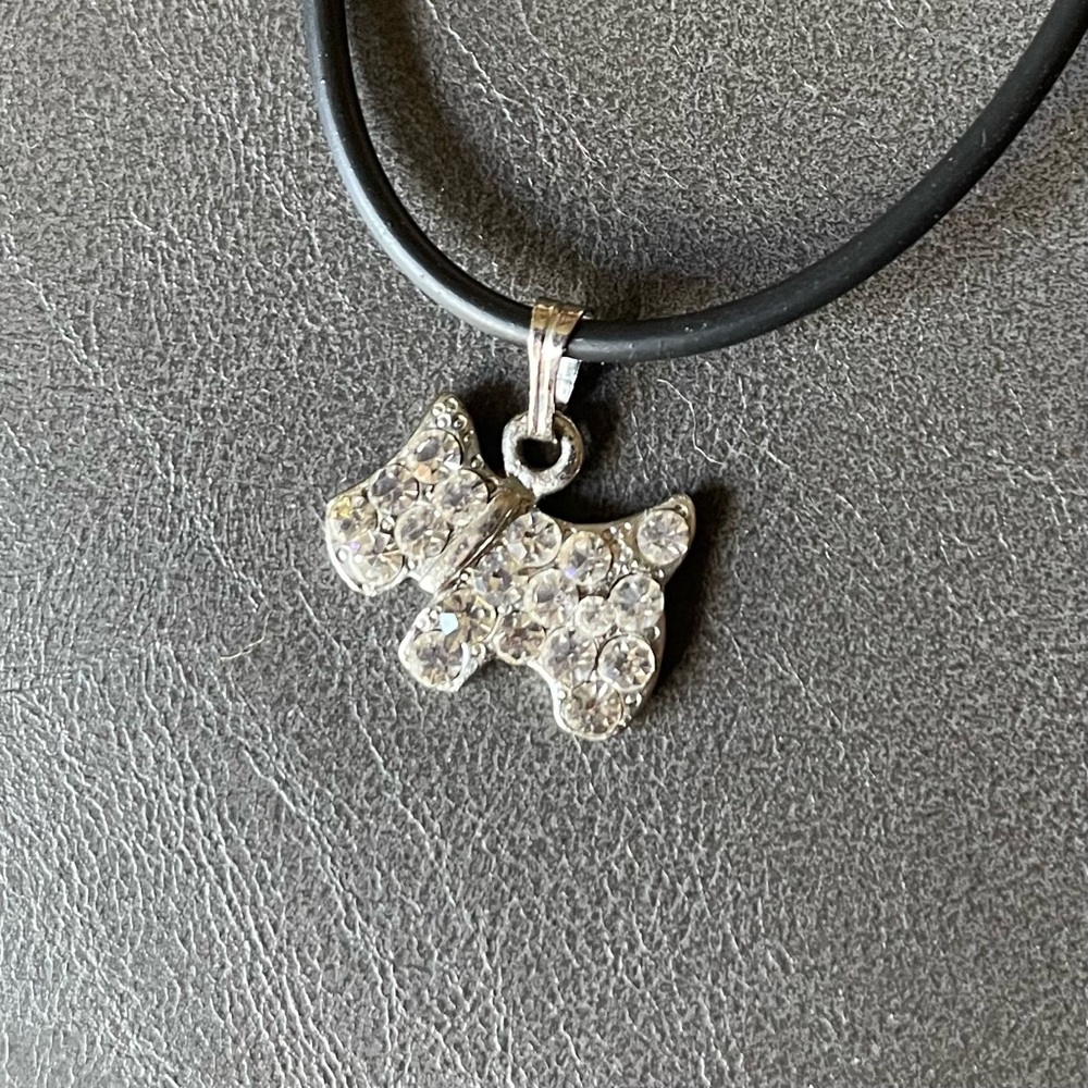 Puppy charm necklace like new with gift box